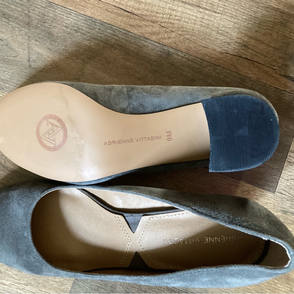 Adrienne Vittadini gray suede pumps size 9